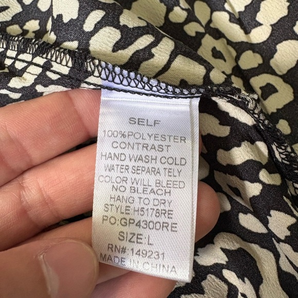 Kori America Women’s Leopard Zip-Up Shirt (Large) - Picture 5 of 8